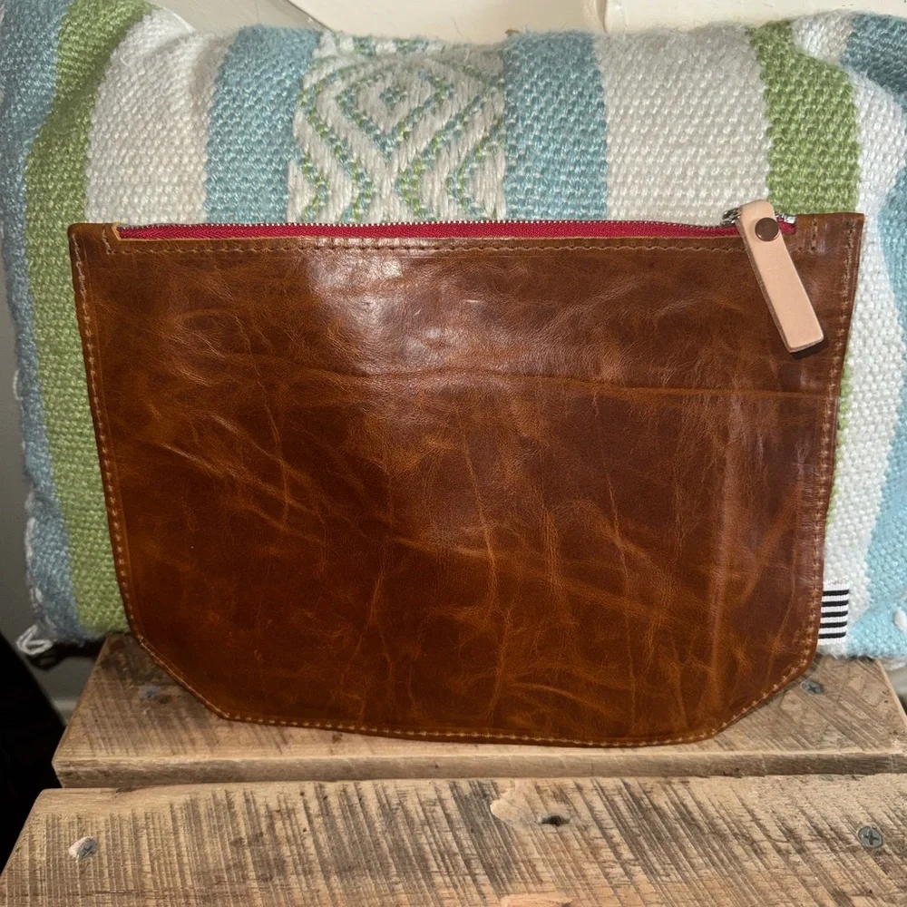 Meanwhile back on the farm saddle brown leather large pouch clutch 11” x 8” - Picture 2 of 3